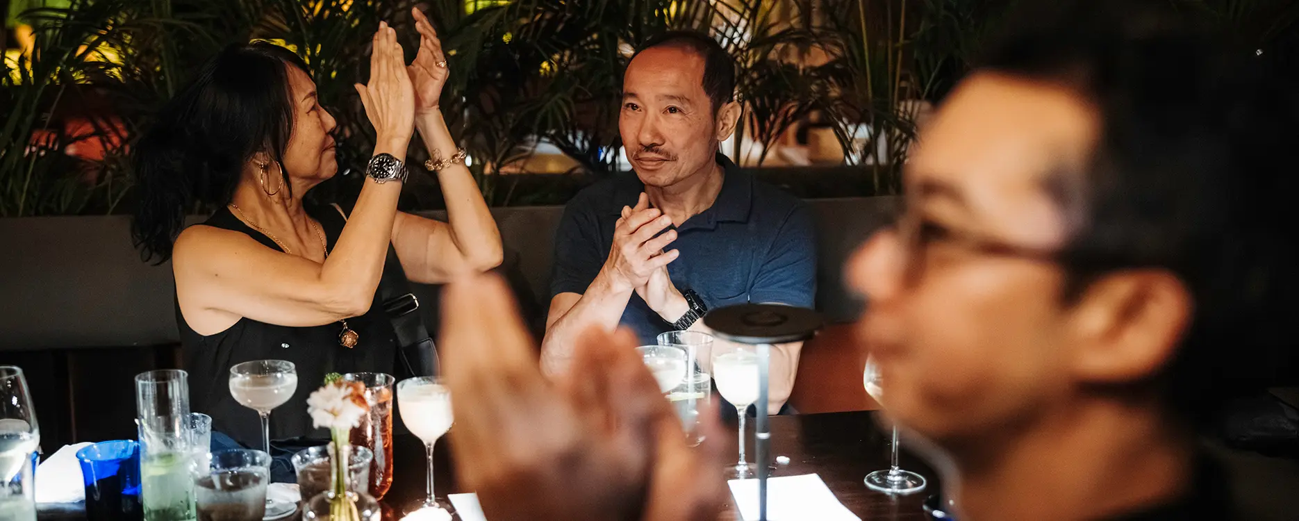 Nautilus restaurant - Men and women are applauding at the table